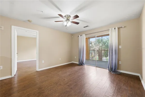 $1,525 | 5475 Vineland Road, Unit 8212, Orlando, FL 32811