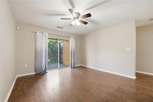 $1,525 | 5475 Vineland Road, Unit 8212, Orlando, FL 32811