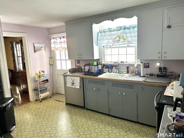 $297,000 | 28 Glendale Ave Exn, Berlin, CT 06037