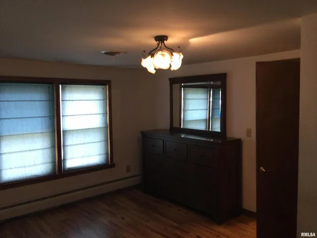 $99,999 | 203 East Whitlock Street, Jonesboro, IL 62952