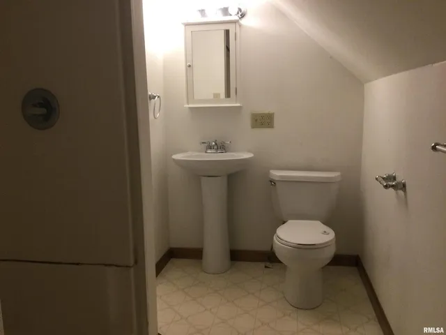 $99,999 | 203 East Whitlock Street, Jonesboro, IL 62952