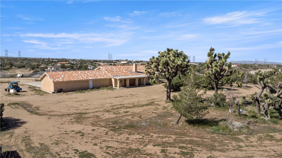 8755 Lilac Road Oak Hills, CA 92344 - Photo 27 of 28 a view of a dry yard with wooden fence