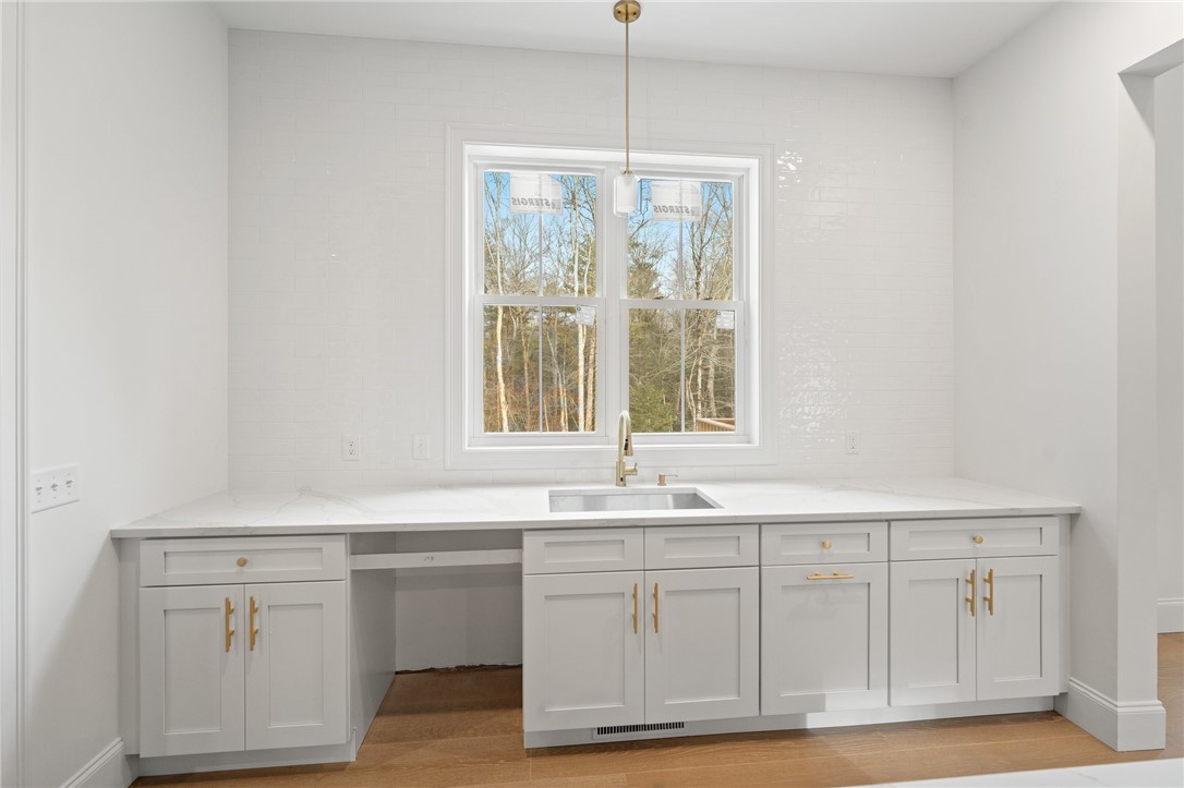 15 Stone Path Way Glocester, RI 02814 - Photo 8 of 38