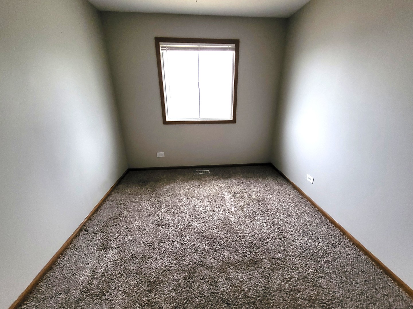1740 Cumberland Road Aurora, IL 60504 - Photo 26 of 37 an empty room with a window