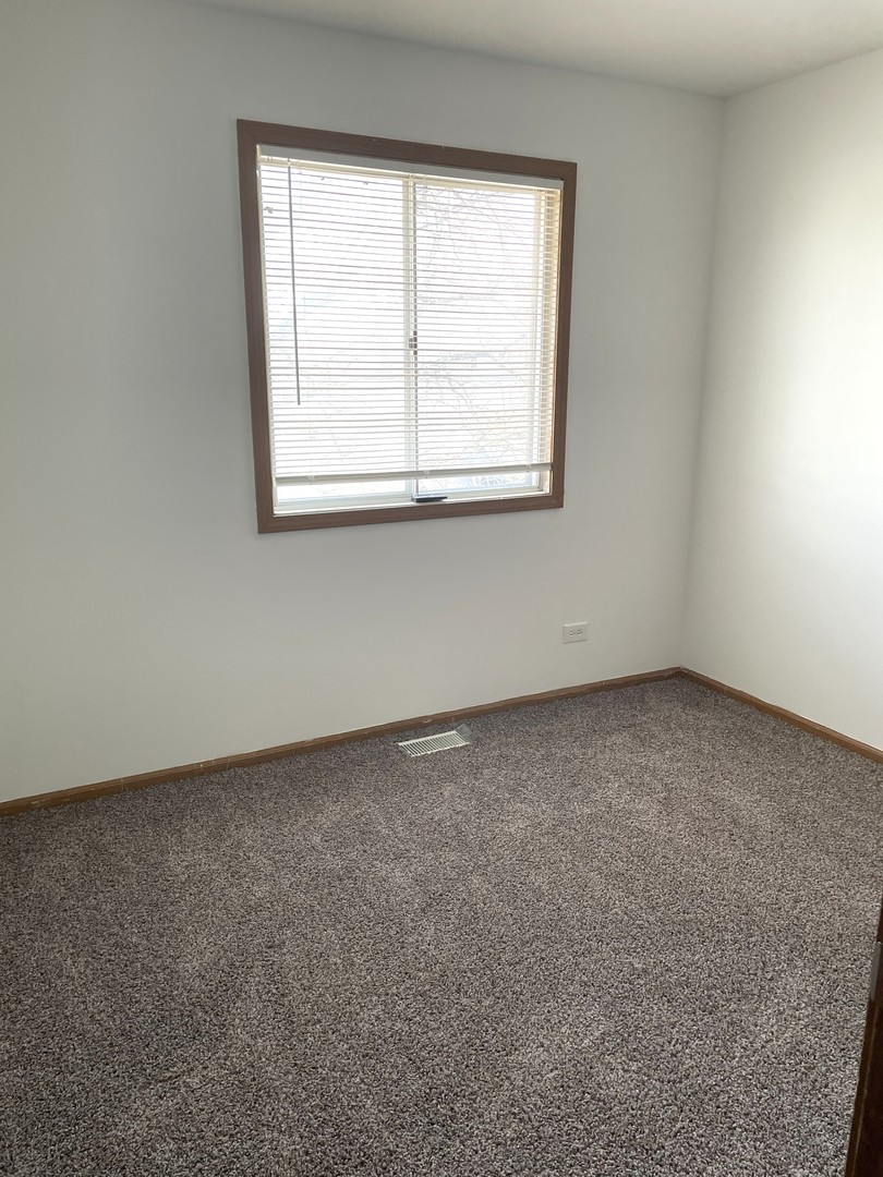 1740 Cumberland Road Aurora, IL 60504 - Photo 32 of 37 an empty room with a window