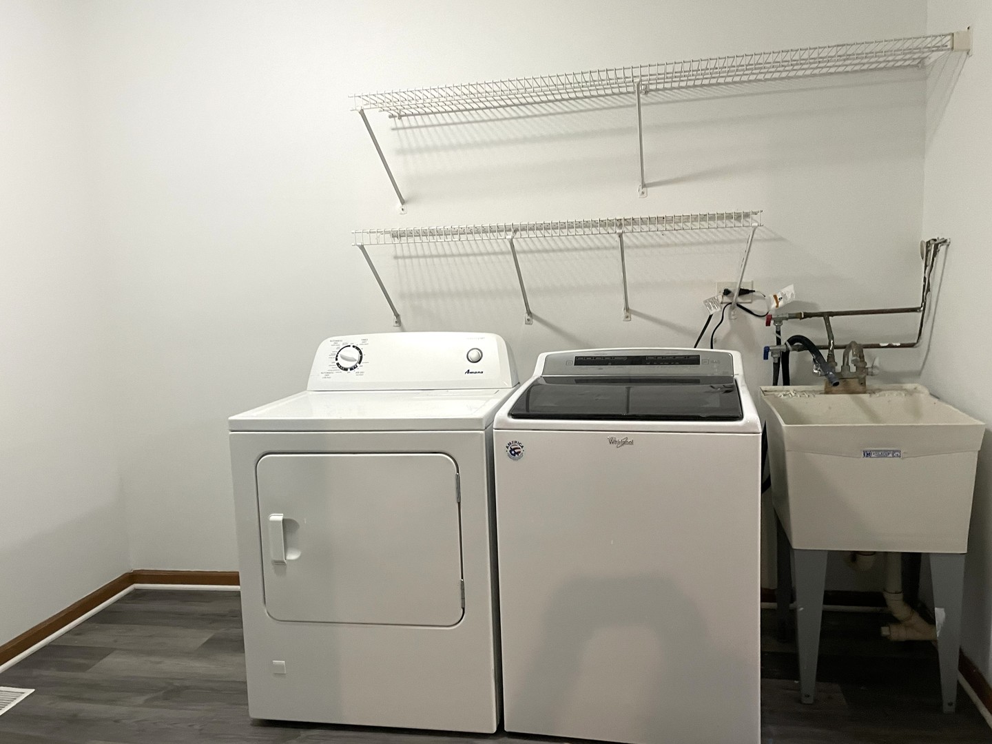 1740 Cumberland Road Aurora, IL 60504 - Photo 34 of 37 a utility room with dryer and washer