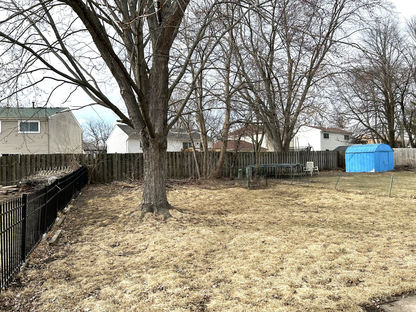 1740 Cumberland Road Aurora, IL 60504 - Photo 37 of 37 a backyard of a house