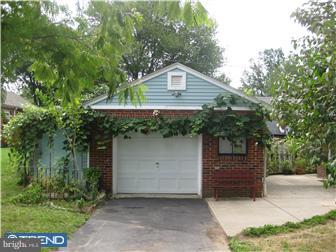 655 Rennard Street Philadelphia, PA 19116 - Photo 7 of 9 Garage