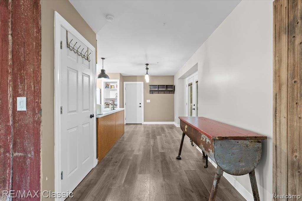 10979 Milford Road Holly, MI 48442 - Photo 5 of 41 Gallery Image 5