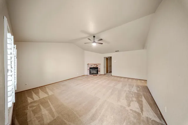 a view of empty room with a ceiling fan