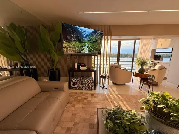 $2,700 | 3200 North Ocean Drive, Unit 303, Hollywood, FL 33019