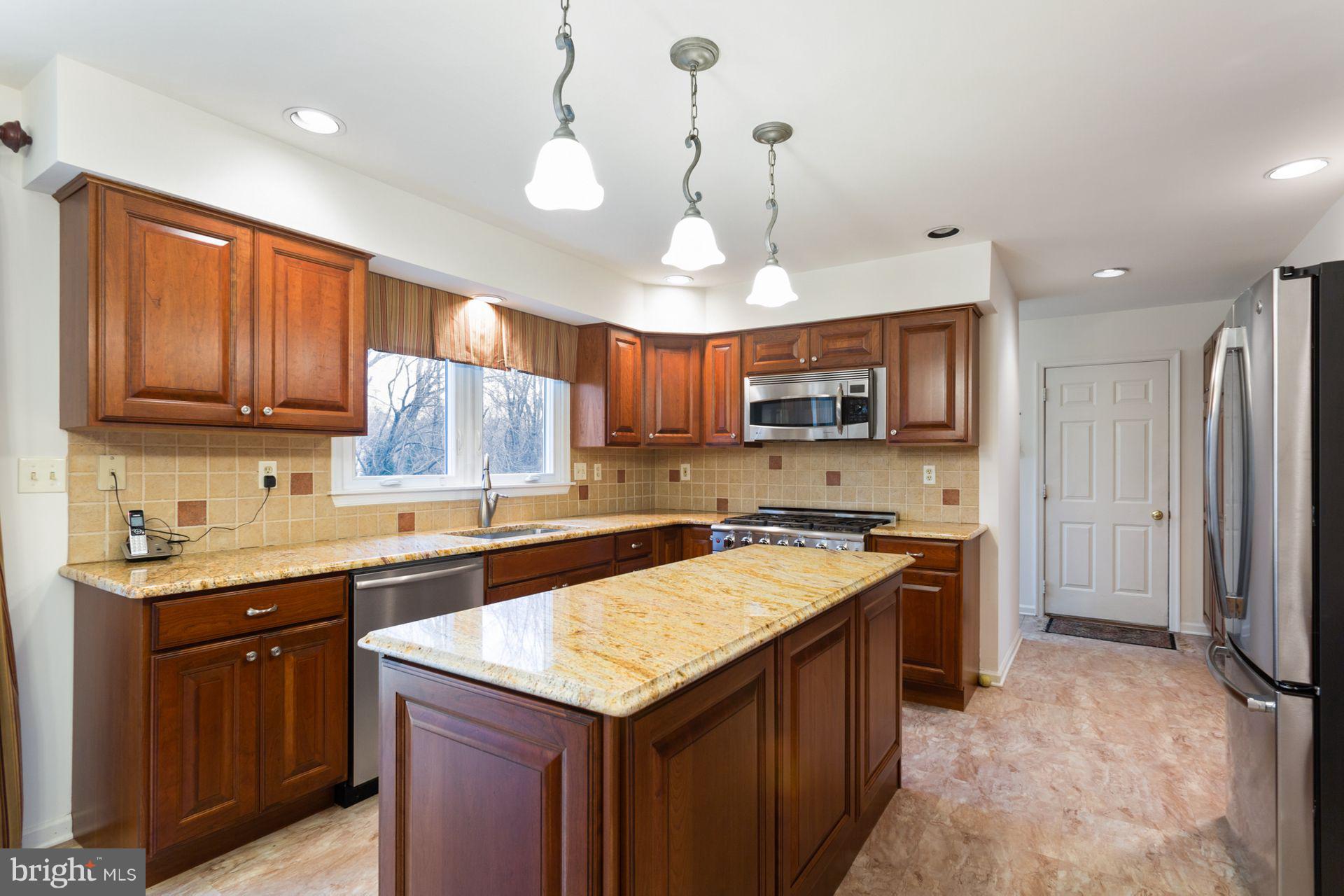 704 Signal Hill Road Dresher, PA 19025 - Photo 11 of 33 Kitchen