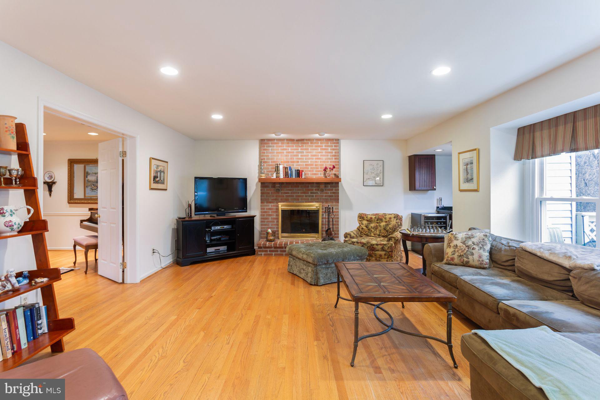 704 Signal Hill Road Dresher, PA 19025 - Photo 7 of 33 Living Room