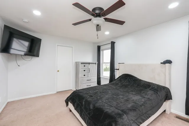 a view of livingroom with furniture and windows