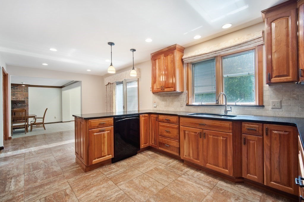 729 Monson Road Wilbraham, MA 01095 - Photo 15 of 41