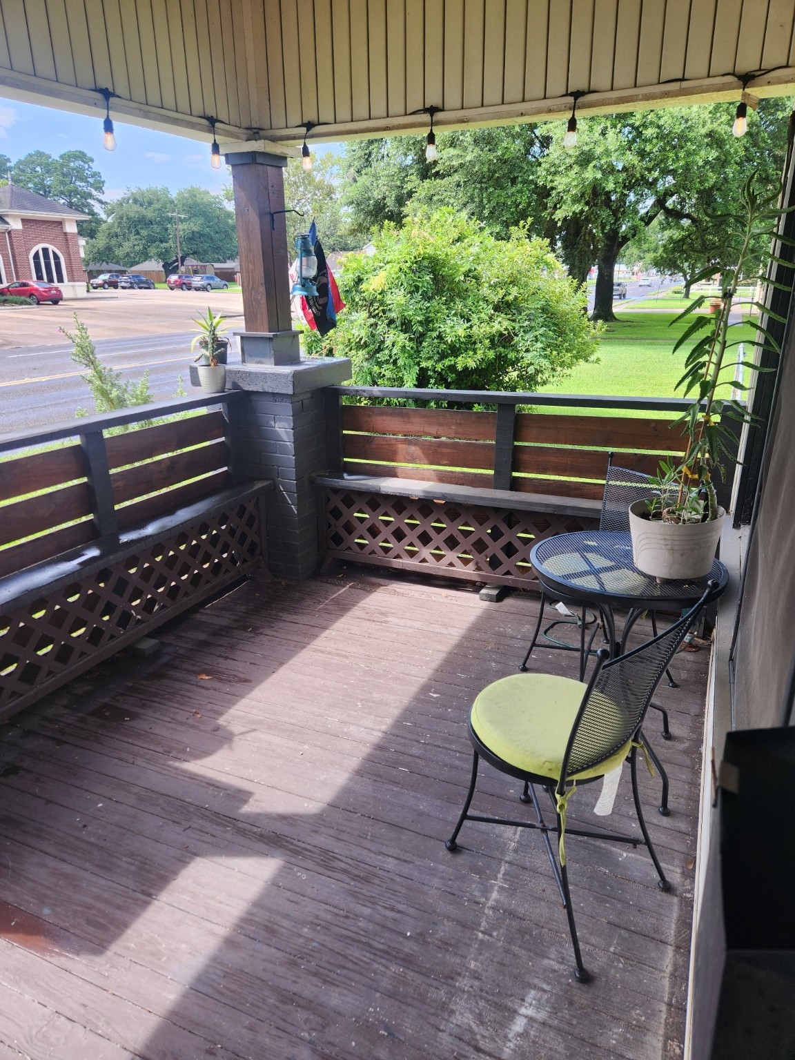 620 North 5th Street Silsbee, TX 77656 - Photo 26 of 32 a backyard of a house with table and chairs
