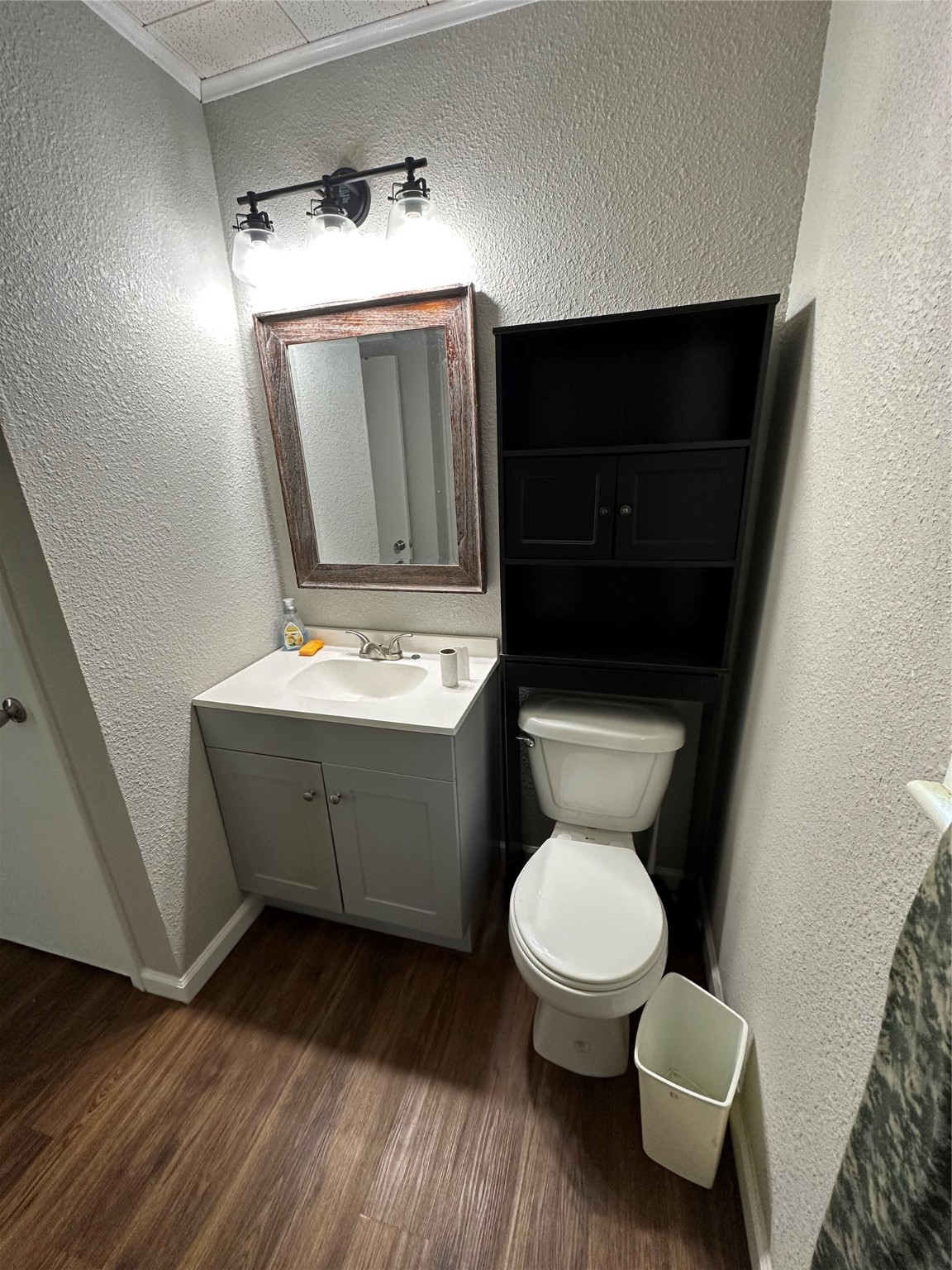 620 North 5th Street Silsbee, TX 77656 - Photo 9 of 32 a bathroom with a toilet a sink and mirror