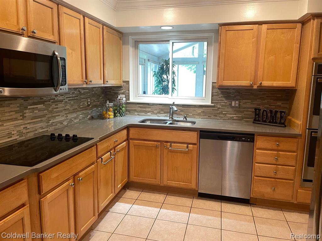 567 South Cranbrook Cross Road Bloomfield Hills, MI 48301 - Photo 10 of 35