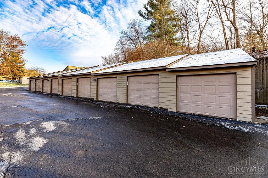 10555 Montgomery Road, Unit 19 Montgomery, OH 45242 - Photo 25 of 41 Gallery Image 25