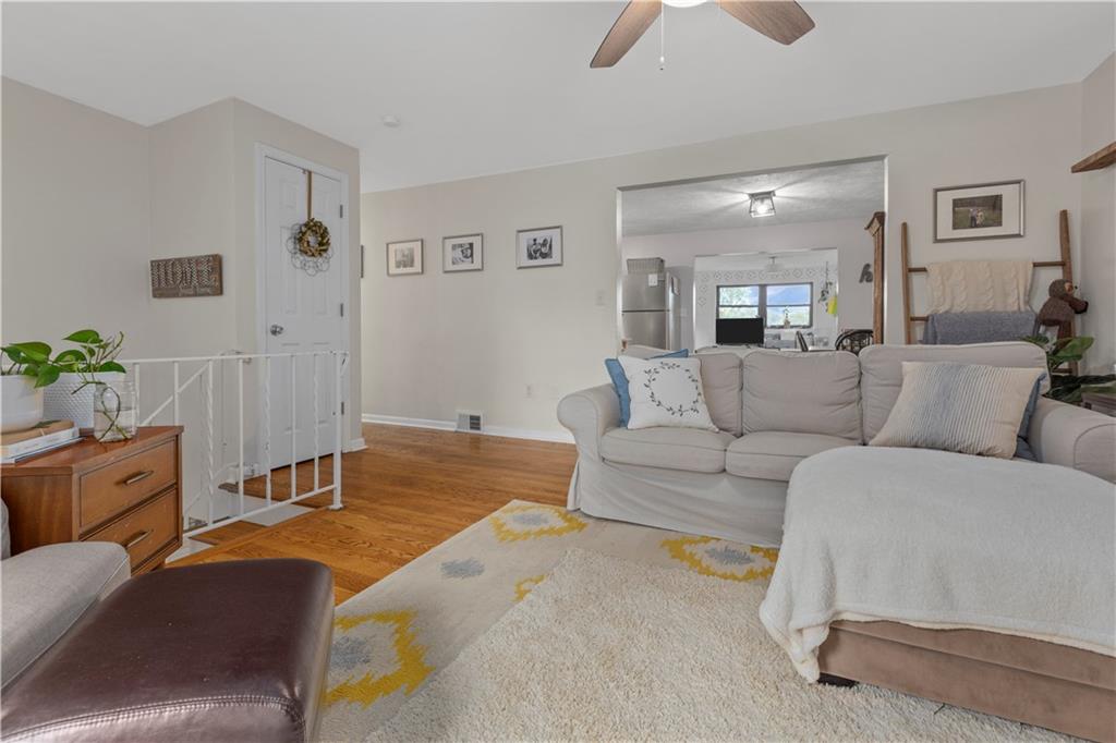 8 Rolling Road Cranberry Township, PA 16066 - Photo 4 of 22 Gallery Image 4