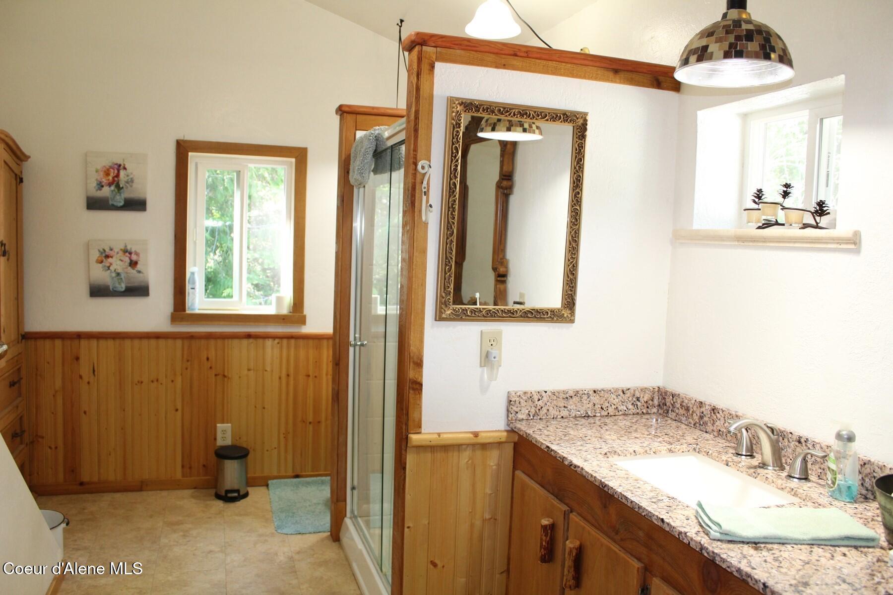 788 Gold Cup Mountain Road Laclede, ID 83841 - Photo 22 of 64 Upstairs Bath