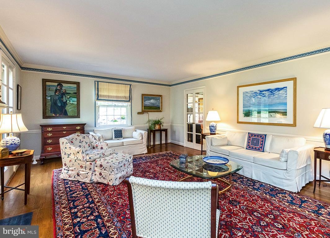 1015 Rolandvue Road Towson, MD 21204 - Photo 9 of 29 Living Room