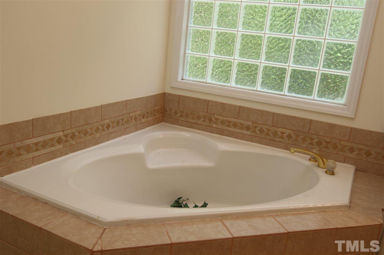 420 Quail Road Smithfield, NC 27577 - Photo 20 of 24 Soaking Tub