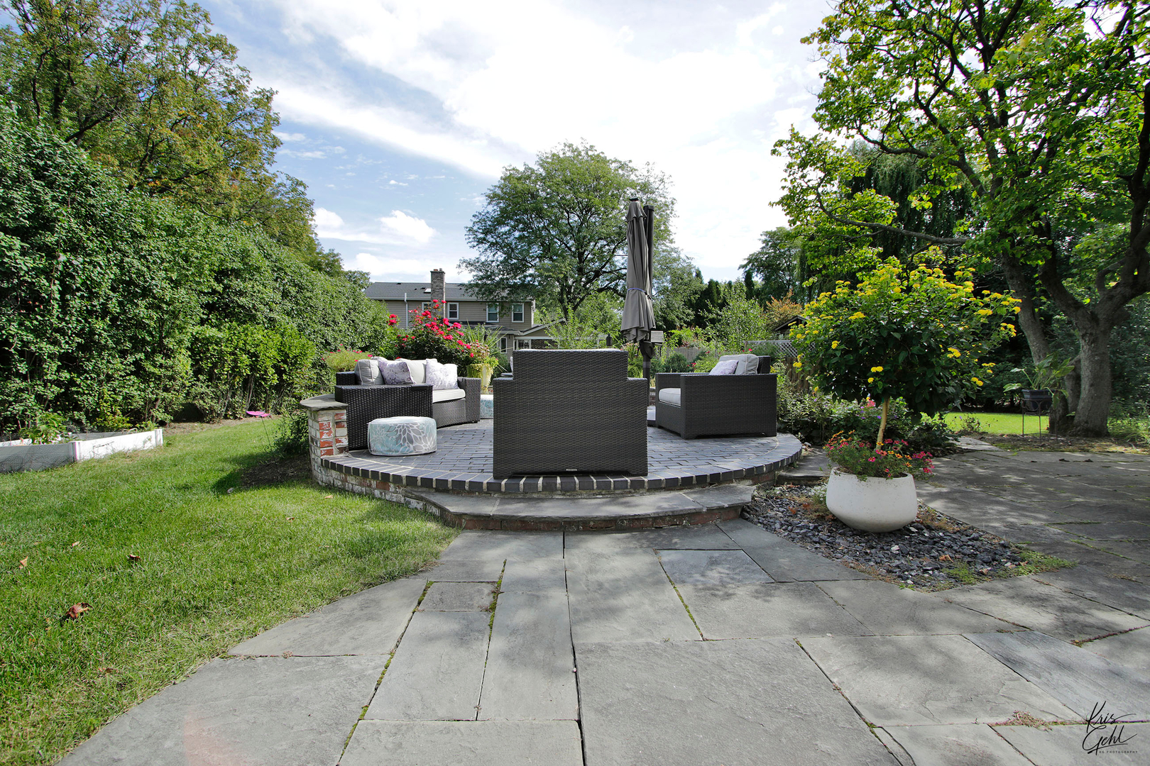 2143 Valley Road Northbrook, IL 60062 - Photo 22 of 26 a view of a backyard with sitting area