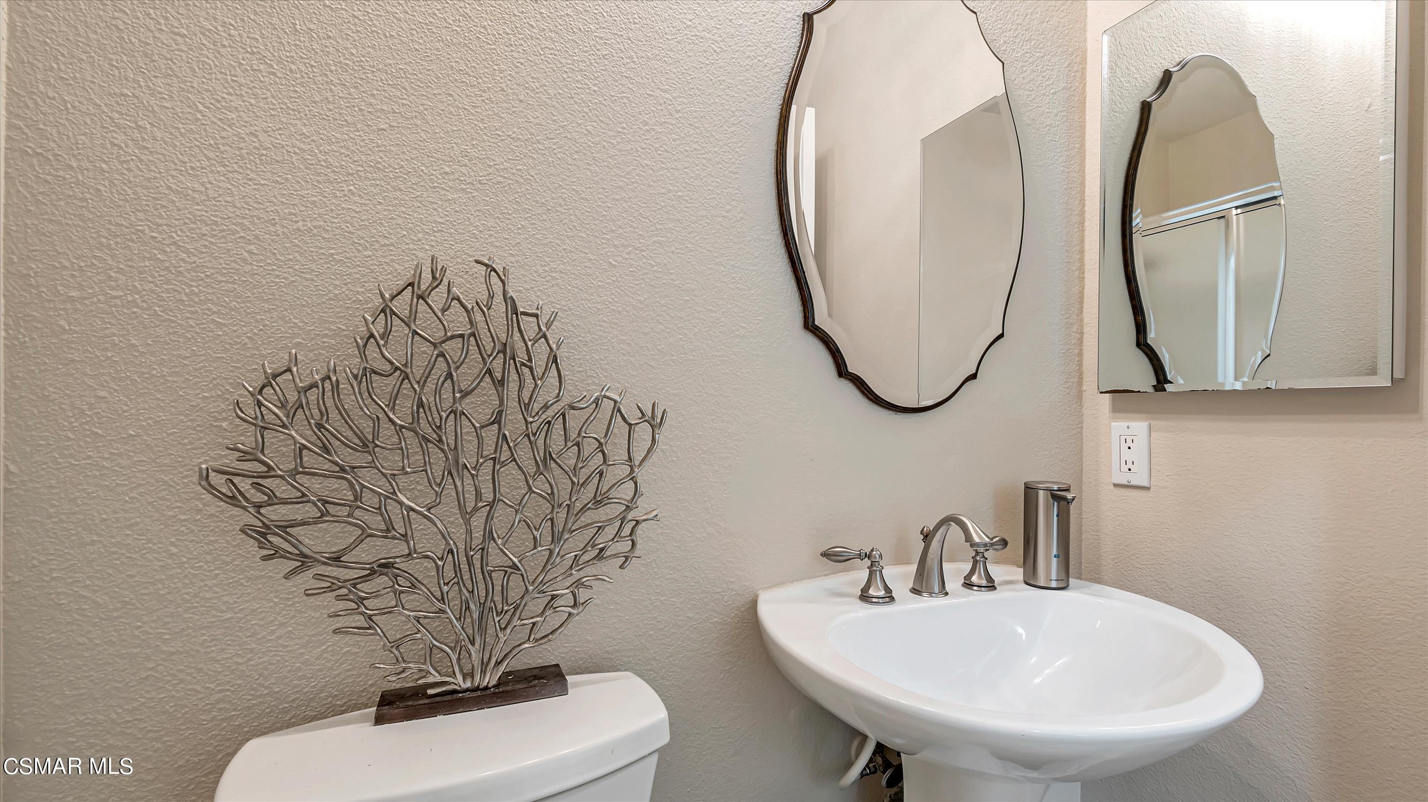 11695 Sagewood Drive Moorpark, CA 93021 - Photo 18 of 31 a bathroom with a toilet sink and mirror
