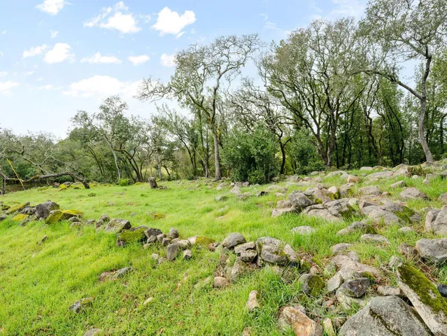 a view of an outdoor space