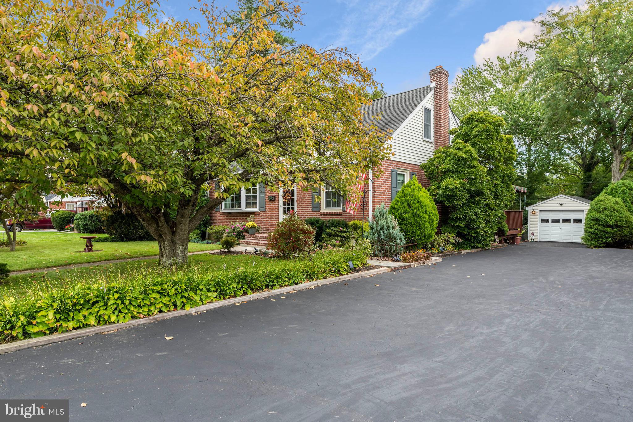 471 Barker Road Springfield, PA 19064 - Photo 4 of 38