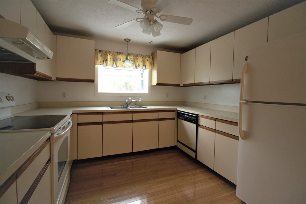 T 127 Shellback Way, Unit T Mashpee, MA 02649 - Photo 3 of 9 Gallery Image 3
