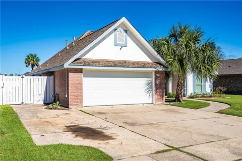 $315,000 | 104 Oak Arbor Drive, Laplace, LA 70068