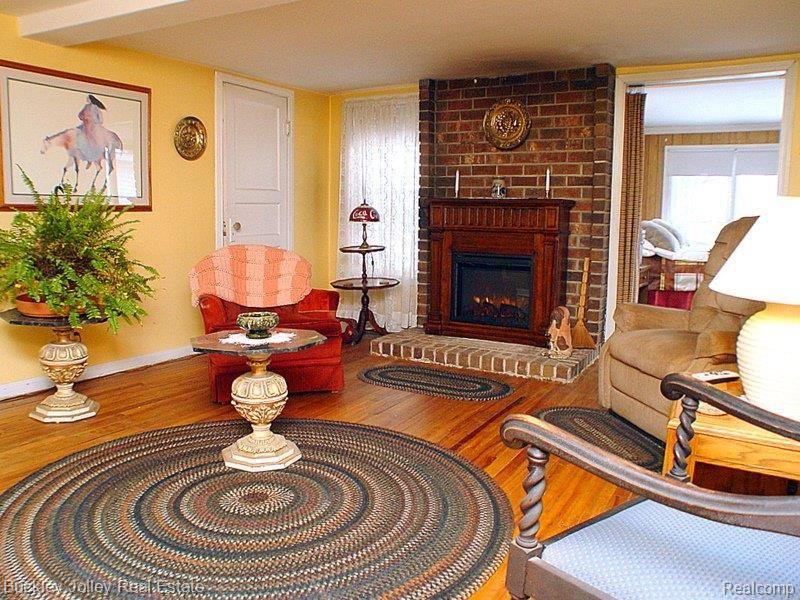 333 East Barron Road Howell, MI 48855 - Photo 3 of 17 Hardwood Floors Through-Out.jpg