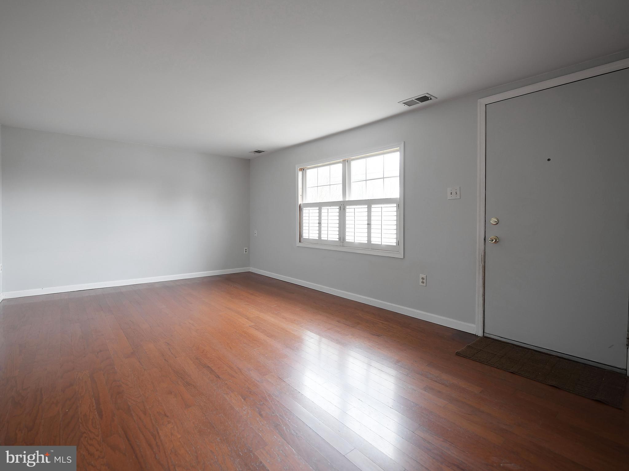 1006 Trimble Road Joppa, MD 21085 - Photo 6 of 31 Spacious Living Room!