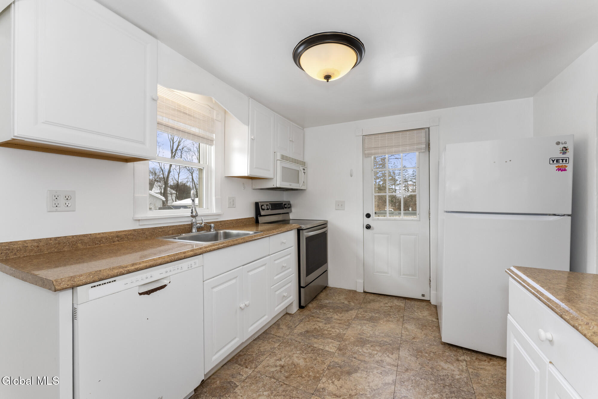 197 Fillmore Avenue Schenectady, NY 12304 - Photo 12 of 26 3 Kitchen 1