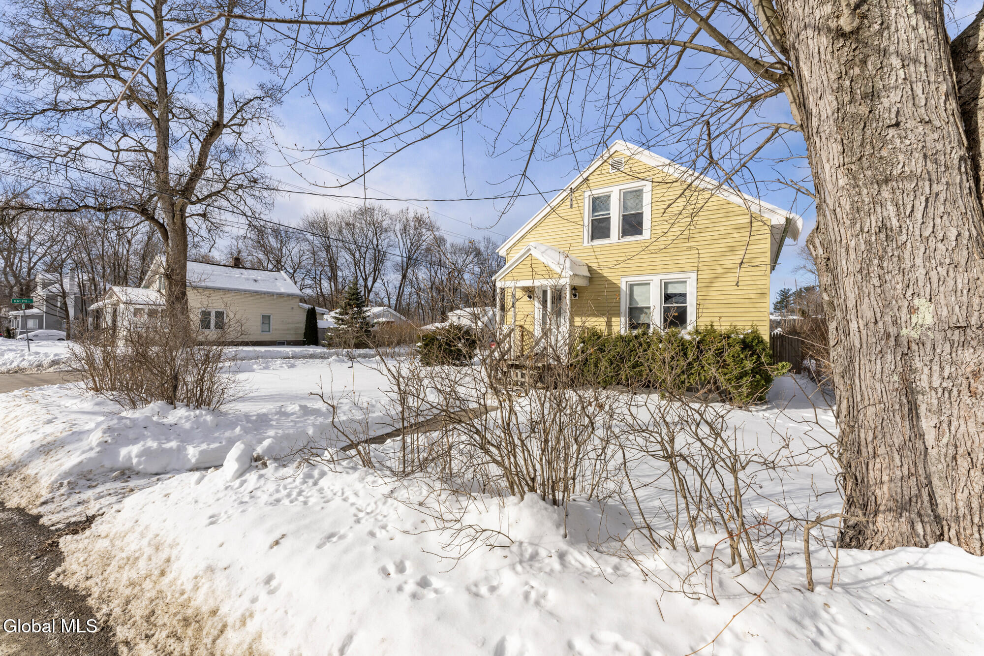 197 Fillmore Avenue Schenectady, NY 12304 - Photo 2 of 26 0 Front 2