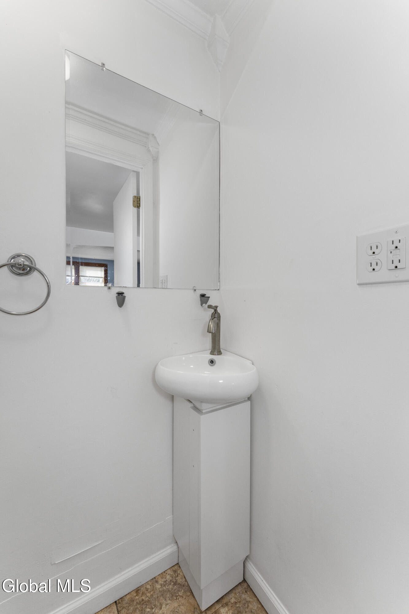 197 Fillmore Avenue Schenectady, NY 12304 - Photo 21 of 26 5 Bathroom 3