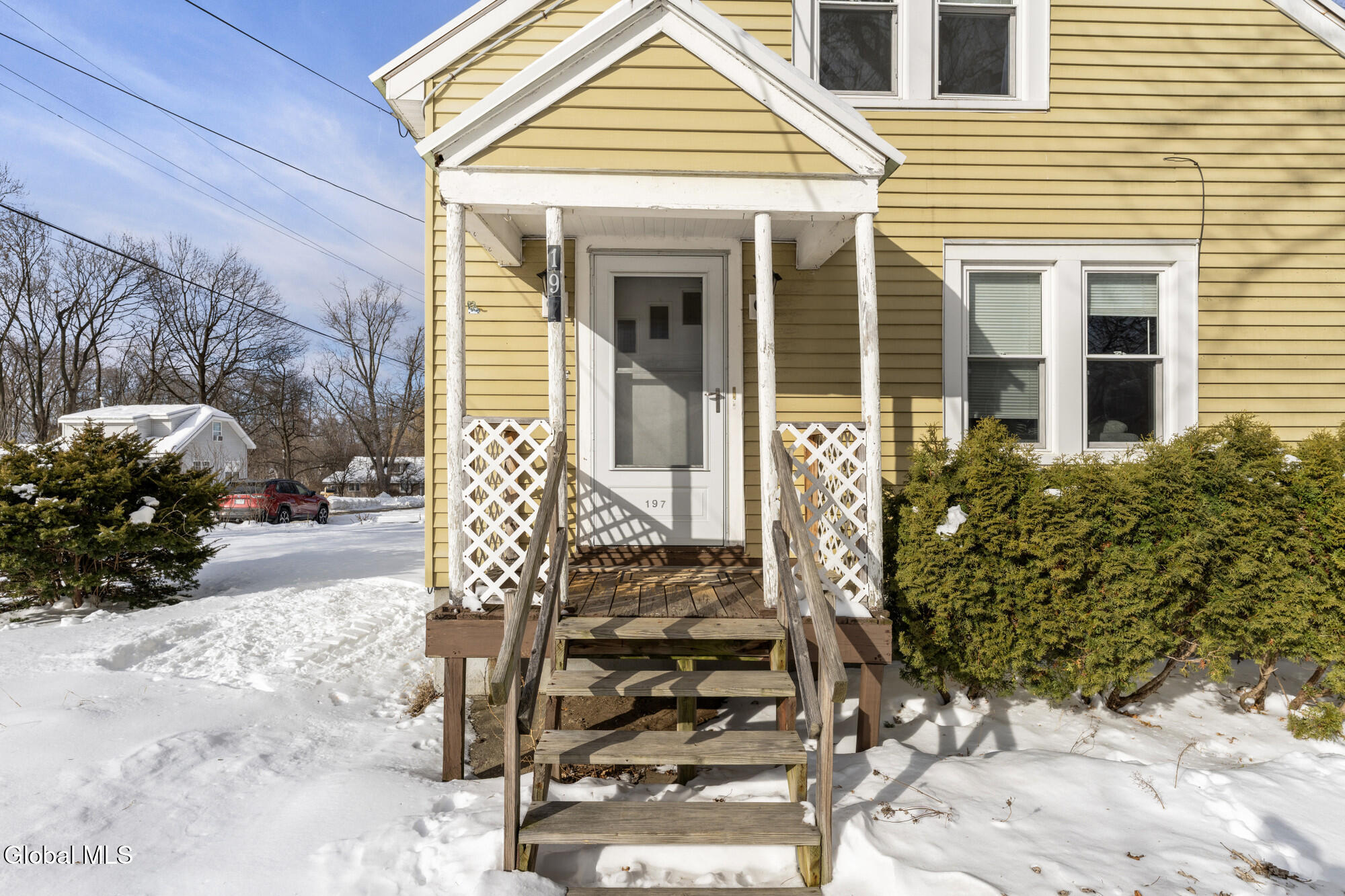 197 Fillmore Avenue Schenectady, NY 12304 - Photo 4 of 26 0 Front 4