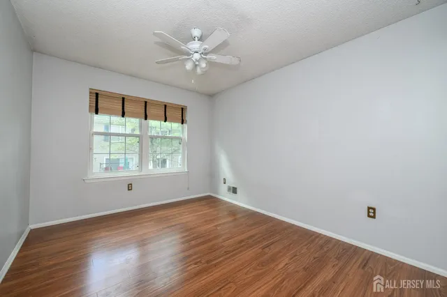 $347,999 | 124 Edward Drive, Franklin Park, NJ 08823