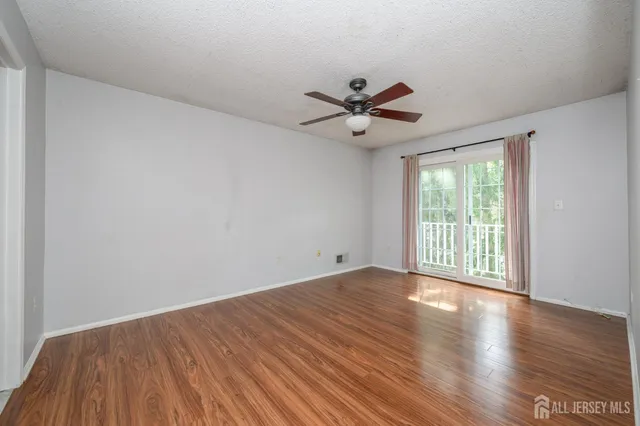 $347,999 | 124 Edward Drive, Franklin Park, NJ 08823