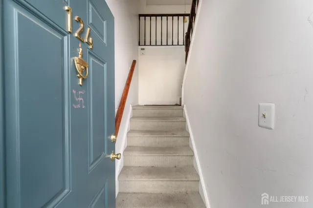 $347,999 | 124 Edward Drive, Franklin Park, NJ 08823