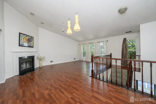 $347,999 | 124 Edward Drive, Franklin Park, NJ 08823