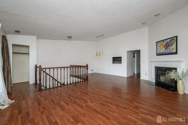 $347,999 | 124 Edward Drive, Franklin Park, NJ 08823