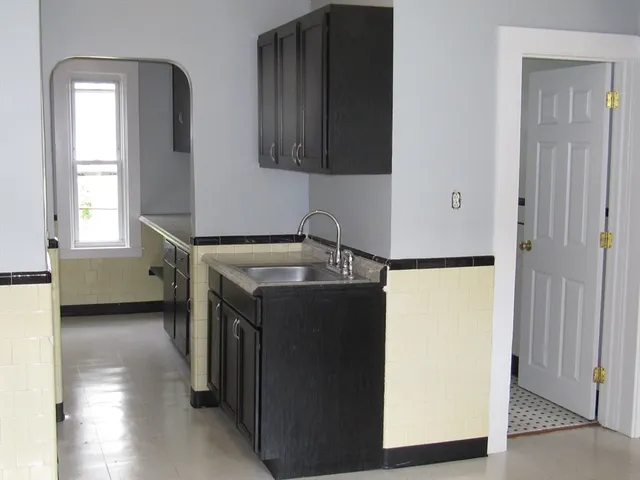 $1,900 | 2 Sturgis Street, Unit 1, Worcester, MA 01605