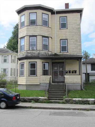 $1,900 | 2 Sturgis Street, Unit 1, Worcester, MA 01605