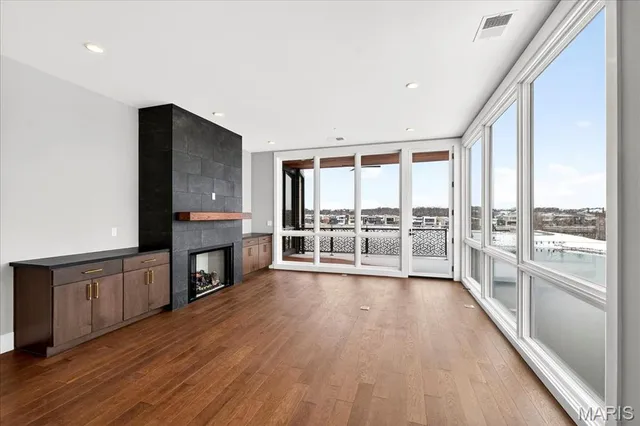 $1,399,000 | 16460 Wildhorse Lk Boulevard, Unit 303, Chesterfield, MO 63005