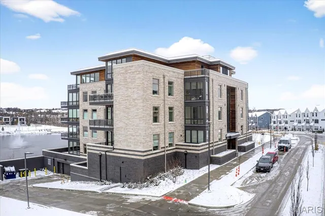 $1,399,000 | 16460 Wildhorse Lk Boulevard, Unit 303, Chesterfield, MO 63005