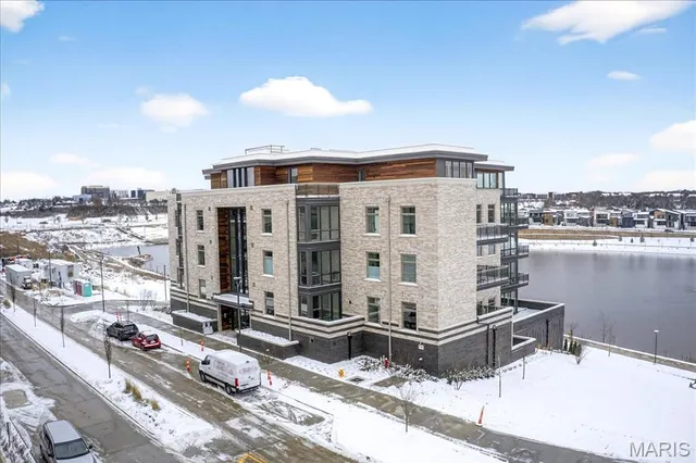 $1,399,000 | 16460 Wildhorse Lk Boulevard, Unit 303, Chesterfield, MO 63005