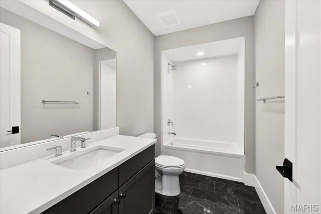 $1,399,000 | 16460 Wildhorse Lk Boulevard, Unit 303, Chesterfield, MO 63005